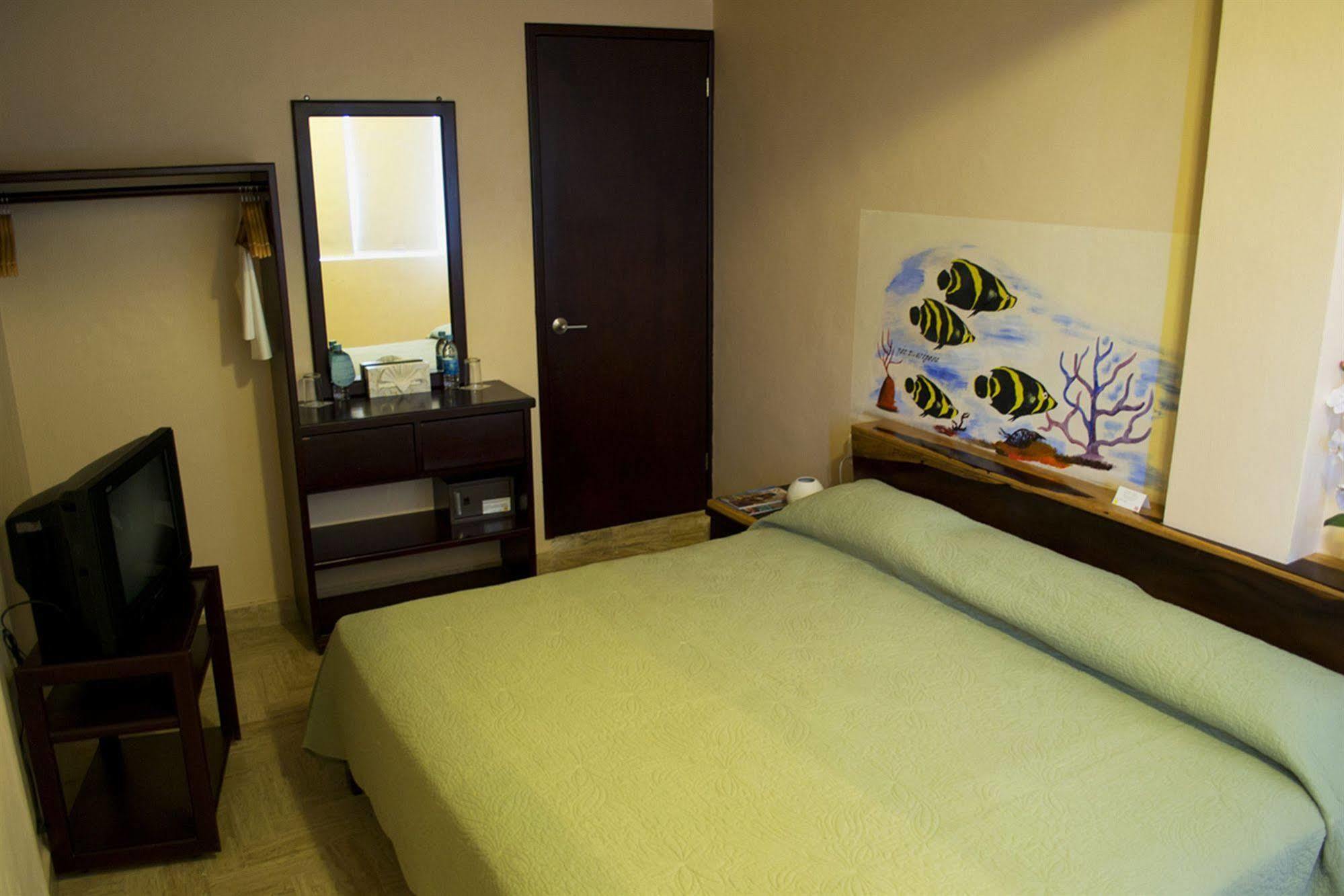 5TH AVENUE Sol del Caribe Apart Hotel by BFH Playa del Carmen Exterior foto